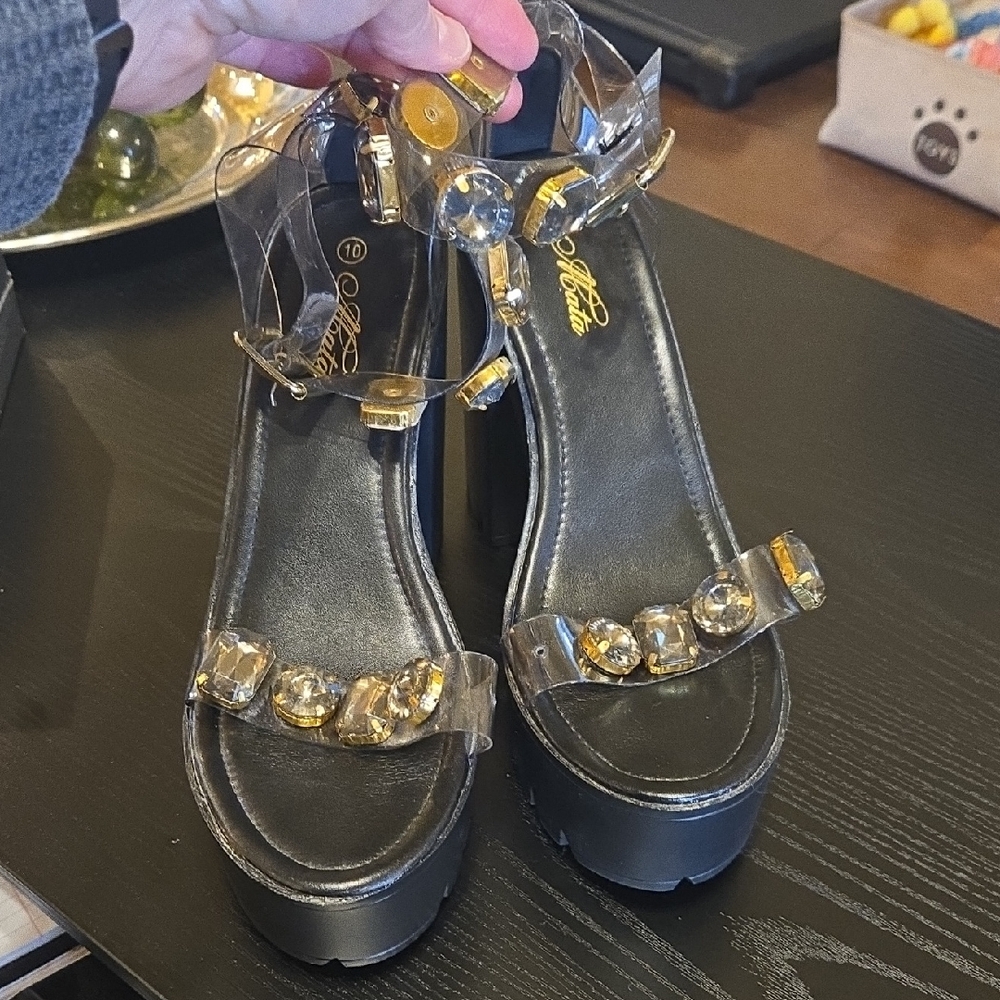 Mata Shoes Black and Gold Platform Heels Size 10